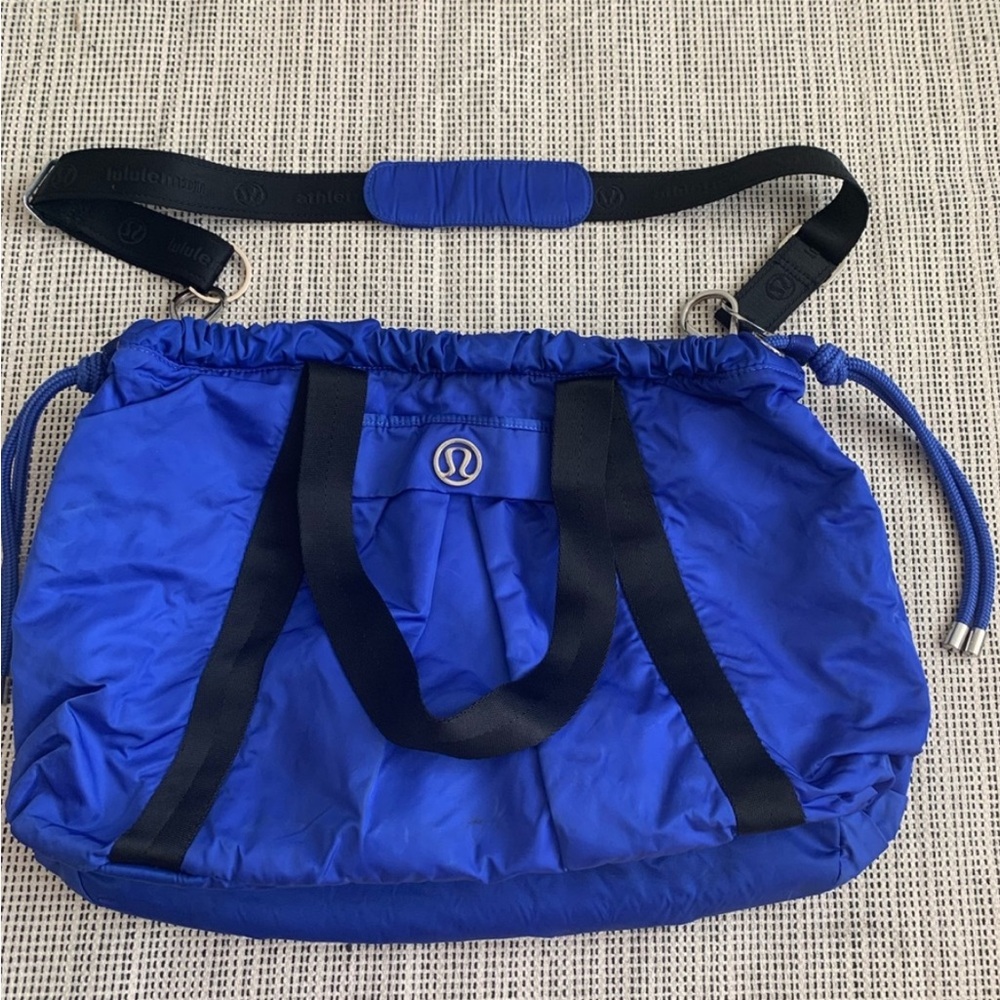 Lululemon Blue extra large Gym / Yoga Bag vivid blue, big logo, lots of pockets